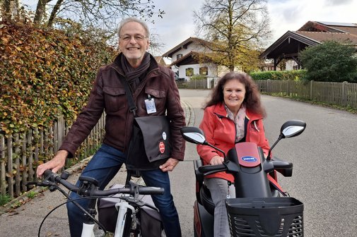 Gerhard und Lotte Litzinger vom VdK-Ortsverband Altenmarkt sind bereit zum Sammeln.